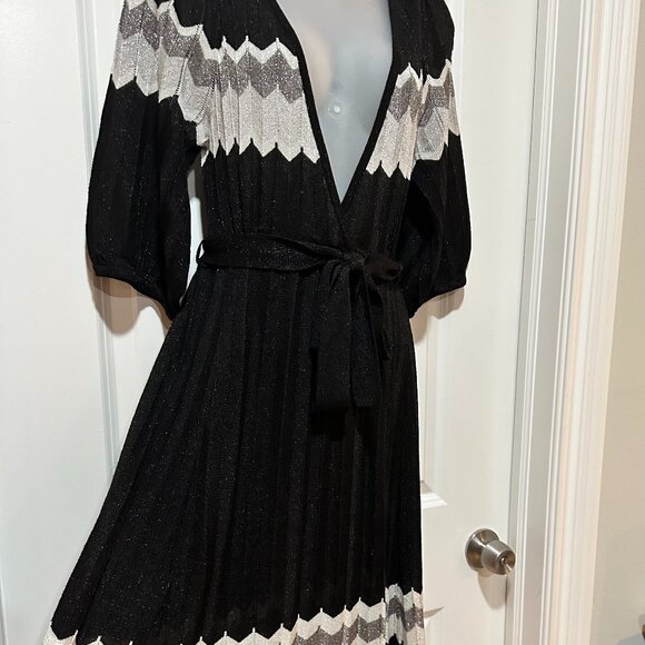New Bebe Black/Grey/Silver Metallic Thread w/¾ Sleeves Midi Dress, Size L (NWOT) - Picture 6 of 12